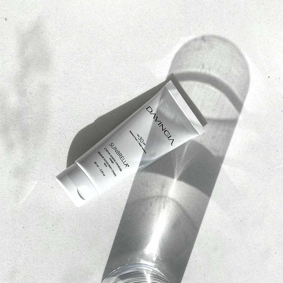 Davincia - SUNBRELLA™ · Crème solaire minérale clair et moyen